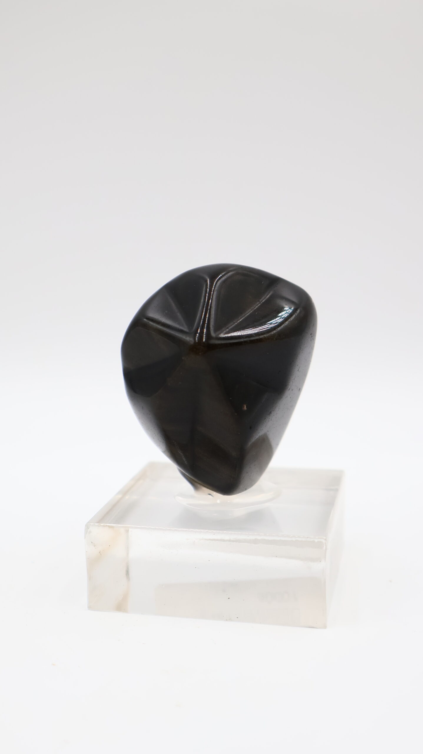 IMG_1811 Doğal Siyah Obsidiyen Masif Obje - Özel Yıldız Kesim Geometrik Formlu Tasarım Parçası - Görsel 1