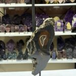 Metal Stantlı Doğal Akik Geode Dilim (Ortası Kristal Boşluklu)