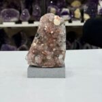 Doğal Apofilit ve Stilbit Zeolit Blok - Pembe-Kızıl Fonlu Pırıltılı Kristal Küme
