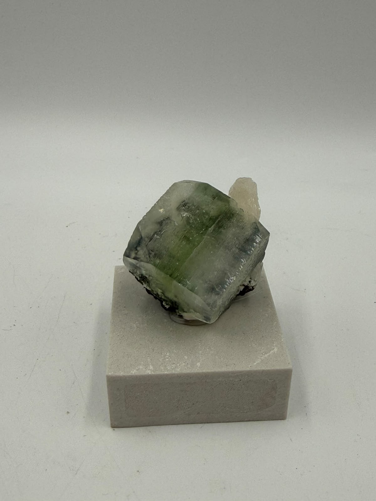 urun-43.jpg Yeşil Apofilit Kristal 5x3 cm - 100 gr (2) - Görsel 1