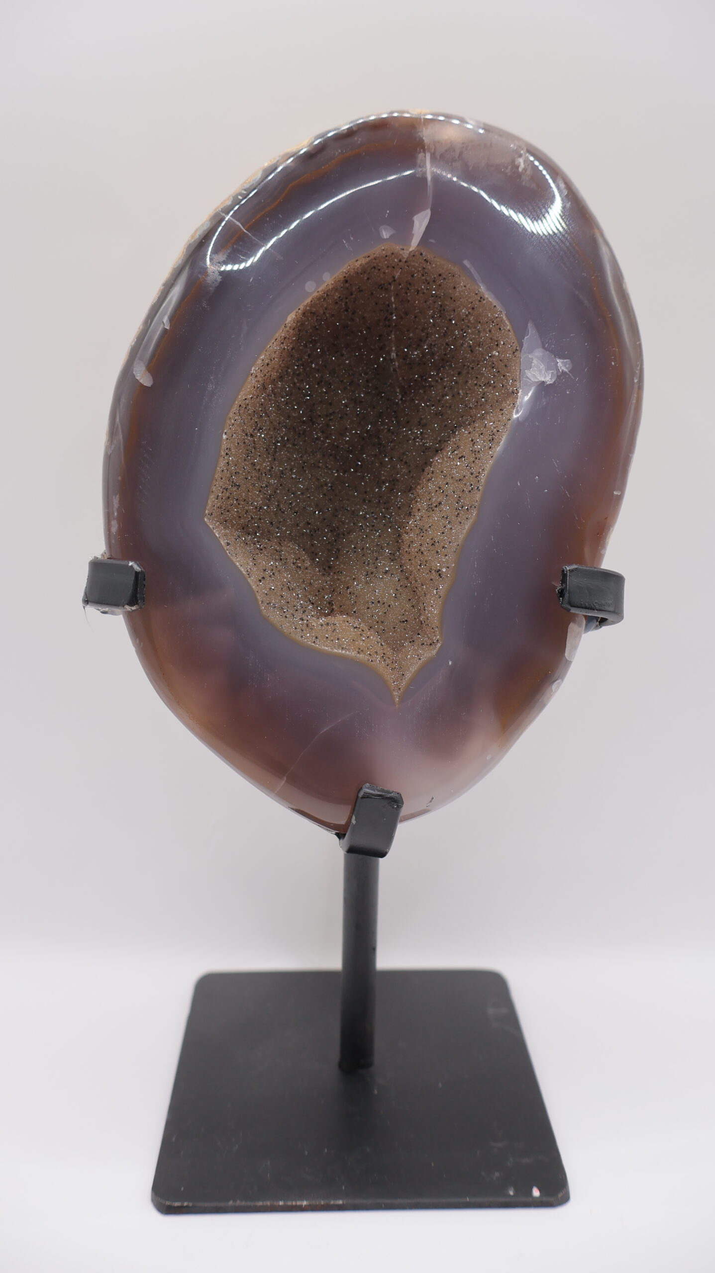 akik_oval_3 Oval Formlu Kalsedon Akik Druzy – Siyah Renk Metal Standlı Dekoratif Doğal Taş - Görsel 1
